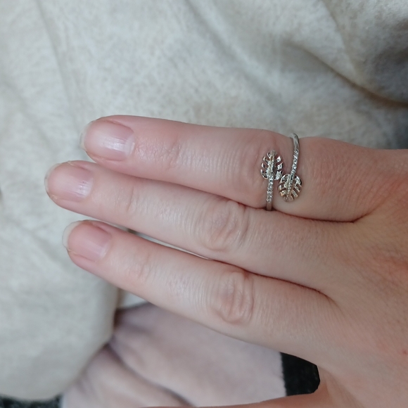 Ring - Picture 3 of 6